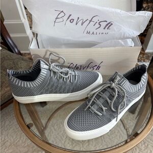 Blowfish Women’s 8.5 Matrix Knit Dirty Gray Sneakers Light Airy Cruise Vacation.